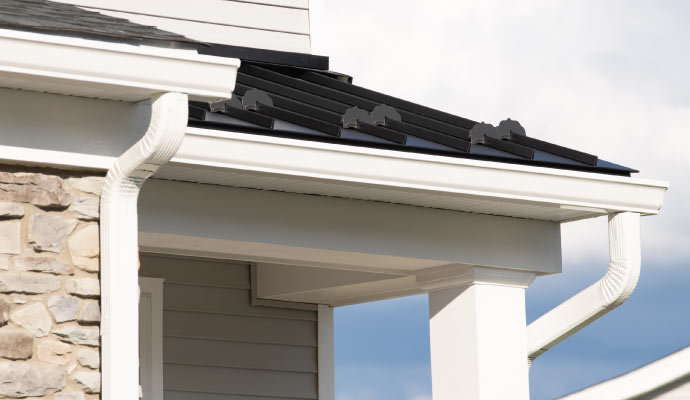 An installed fresh gutter