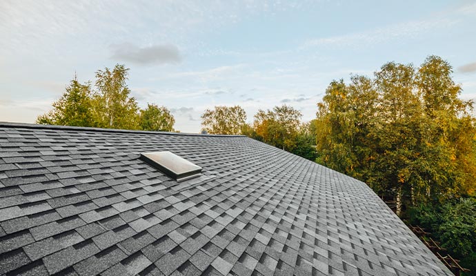 Asphalt shingles roof